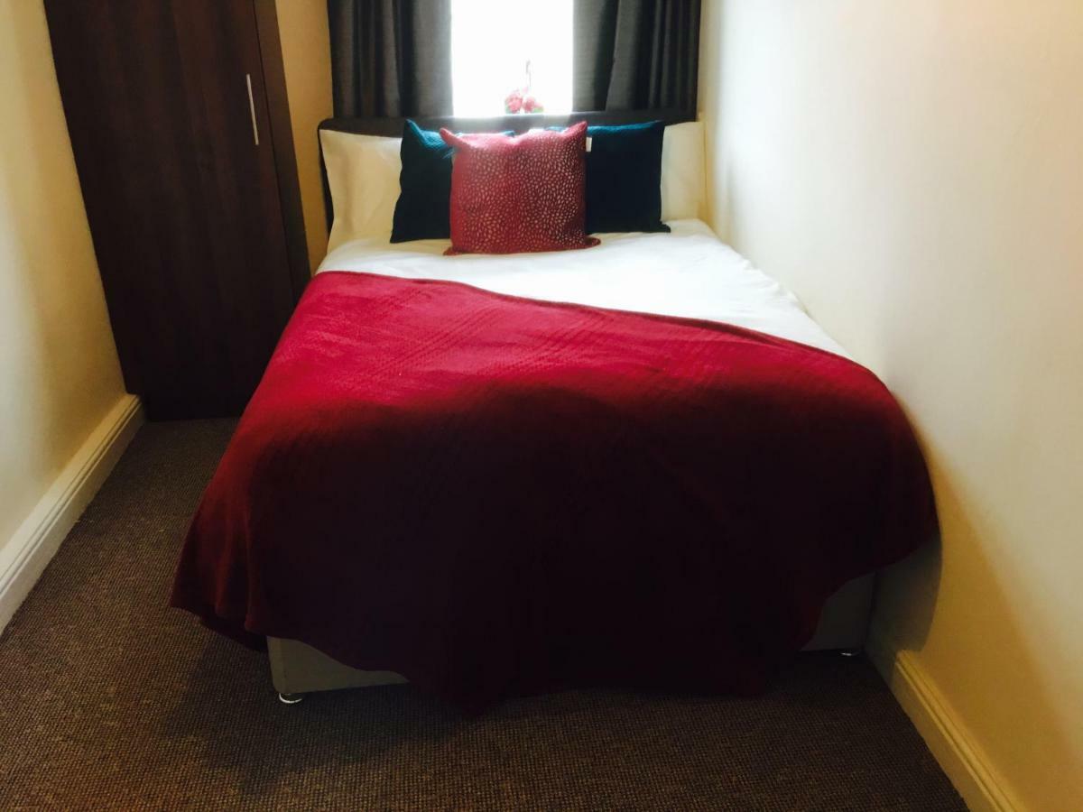 The Ideal House - 24 7 Check In Parking Bradford (West Yorkshire)